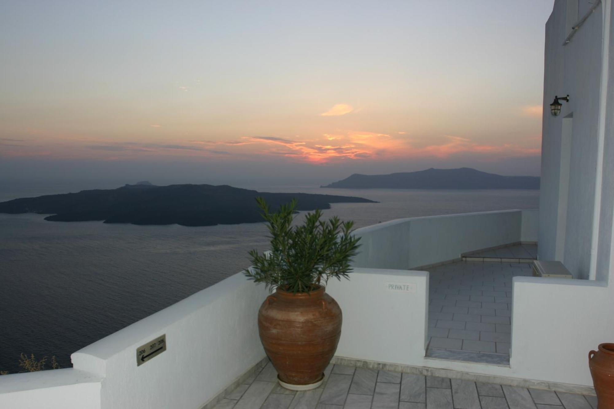 Tzekos Villas Фира Екстериор снимка