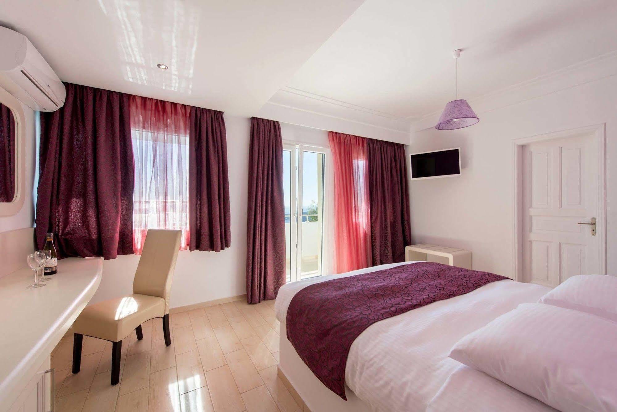 Tzekos Villas Фира Екстериор снимка